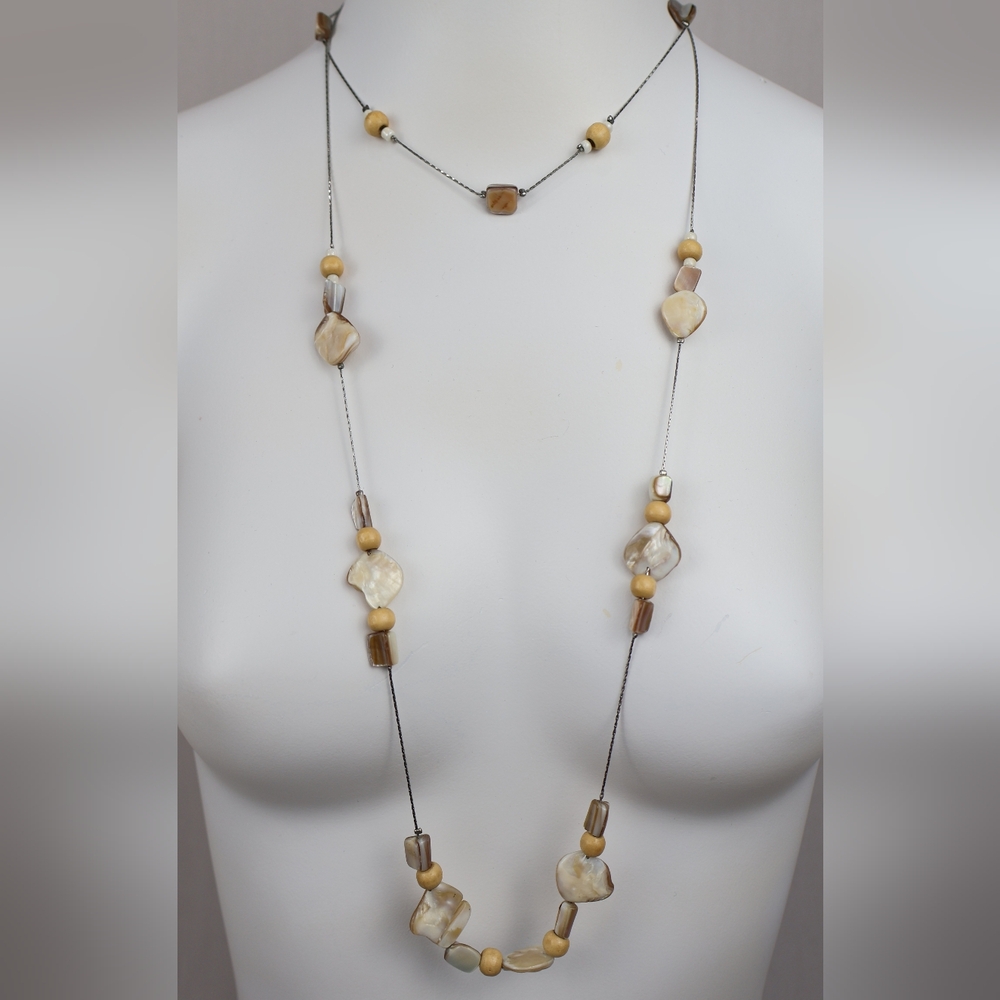 Elegant Tan and Cream Beaded Necklace